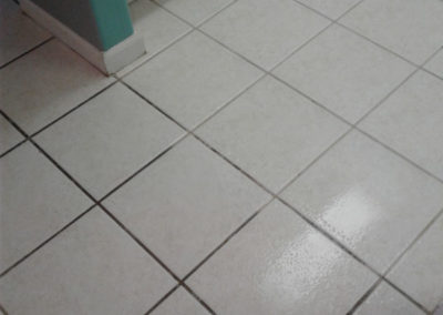 Cleaning of kitchen tile